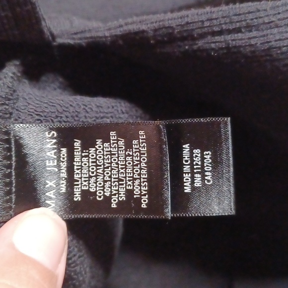 MAX JEANS- Sz Med- Crewneck, Lace sleeves/Shoulders- W/Side Slits- Black - Picture 7 of 8